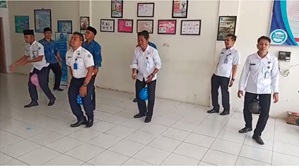 USAI UPACARA BENDERA, BNNK KUANSING GELAR LOMBA SEMARAK HUT RI KE-74