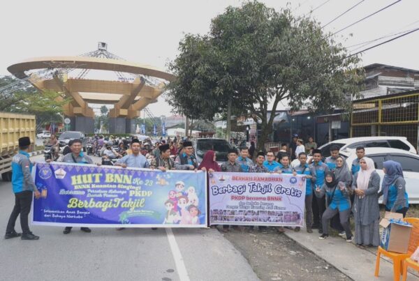 BNNK KUANTAN SINGINGI BAGI-BAGI TAKJIL GRATIS